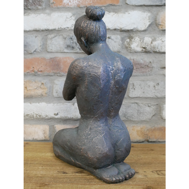 Large Kneeling Lady