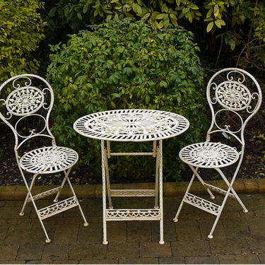 White Oval Table And Chairs