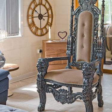 Traforata Throne Chair
